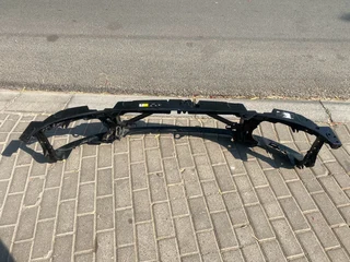 2017 LAND ROVER DISCOVERY 4 RADIATOR CRADLE FOR SALE. IN PRISTINE CONDITION