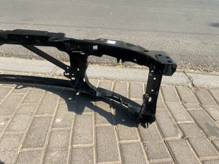 2017 LAND ROVER DISCOVERY 4 RADIATOR CRADLE FOR SALE. IN PRISTINE CONDITION