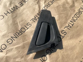 2019 RENALT CLIO LEFT REAR OUTER DOOR HANDLE FOR SALE. IN PRISTINE CONDITION