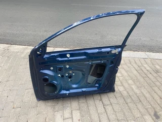 2015 VW JETTA RIGHT FRONT DOOR SHELL FOR SALE. IN EXCELLENT CONDITION