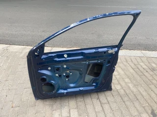 2015 VW JETTA RIGHT FRONT DOOR SHELL FOR SALE. IN EXCELLENT CONDITION
