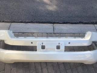 2017 TOYOTA LAND CRUISER 200 VX FRONT BUMPER FOR SALE. IN EXCELLENT CONDITION
