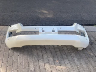 2017 Toyota Land Cruiser 200 Vx Front Bumper For Sale. In Excellent Condition