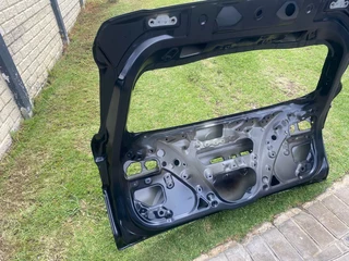 2024 TOYOTA COROLLA CROSS TAILGATE SHELL FOR SALE. IN EXCELLENT CONDITION