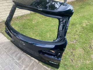 2024 TOYOTA COROLLA CROSS TAILGATE SHELL FOR SALE. IN EXCELLENT CONDITION