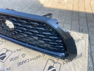 2024 TOYOTA COROLLA CROSS XS MAIN BUMPER GRILLE FOR SALE. IN PRISTINE CONDITION
