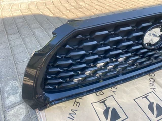 2024 TOYOTA COROLLA CROSS XS MAIN BUMPER GRILLE FOR SALE. IN PRISTINE CONDITION