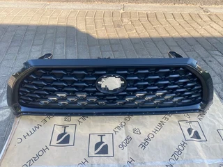 2024 TOYOTA COROLLA CROSS XS MAIN BUMPER GRILLE FOR SALE. IN PRISTINE CONDITION