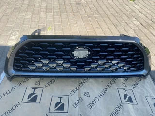 2024 TOYOTA COROLLA CROSS HYBRID XR RADIATOR GRILLE FOR SALE. IN EXCELLENT CONDITION