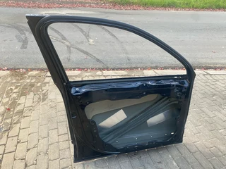 2013 PORSCHE CAYENNE LEFT FRONT DOOR SHELL FOR SALE. IN EXCELLENT CONDITION