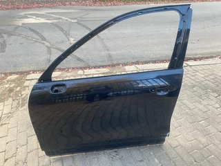 2013 PORSCHE CAYENNE LEFT FRONT DOOR SHELL FOR SALE. IN EXCELLENT CONDITION