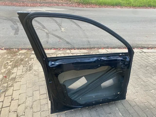 2013 PORSCHE CAYENNE LEFT FRONT DOOR SHELL FOR SALE. IN EXCELLENT CONDITION