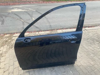 2013 PORSCHE CAYENNE LEFT FRONT DOOR SHELL FOR SALE. IN EXCELLENT CONDITION