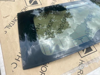 2017 MINI COUNTRYMAN COOPER REAR WINDSCREEN FOR SALE. IN PRISTINE CONDITION