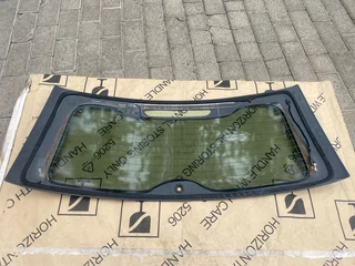 2017 MINI COUNTRYMAN COOPER REAR WINDSCREEN FOR SALE. IN PRISTINE CONDITION