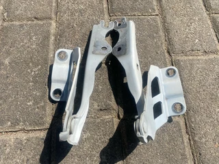 2019 MAZDA 2 BONNET HINGES FOR SALE. IN EXCELLENT CONDITION