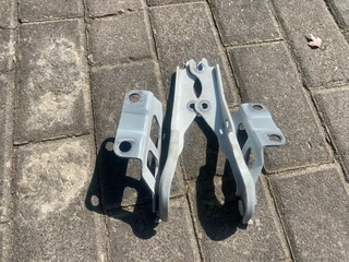 2019 MAZDA 2 BONNET HINGES FOR SALE. IN EXCELLENT CONDITION