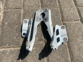 2019 MAZDA 2 BONNET HINGES FOR SALE. IN EXCELLENT CONDITION