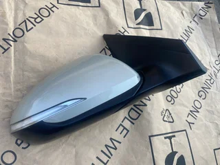 2019 HYUNDAI ELANTRA ELECTRONIC AUTO-FOLD DOOR MIRROR RIGHT SIDE FOR SALE. IN PRISTINE CONDITION