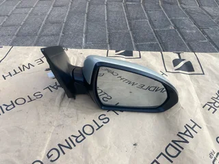 2019 HYUNDAI ELANTRA ELECTRONIC AUTO-FOLD DOOR MIRROR RIGHT SIDE FOR SALE. IN PRISTINE CONDITION