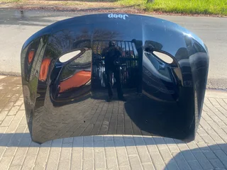 2017 JEEP GRAND CHEROKEE SRT ALUMINIUM BONNET HOOD FOR SALE. IN PRISTINE CONDITION