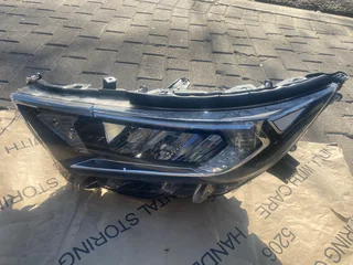 2024 TOYOTA RAV4 FULL LED HEADLIGHT LEFT SIDE FOR SALE. IN EXCELLENT CONDITION