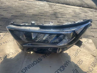 2024 TOYOTA RAV4 FULL LED HEADLIGHT LEFT SIDE FOR SALE. IN EXCELLENT CONDITION