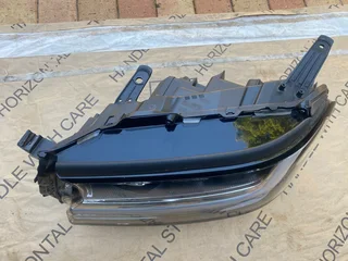 2023 TOYOTA LAND CRUISER 300 FULL LED HEADLIGHT LEFT SIDE FOR SALE. IN PRISTINE CONDITION