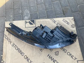 2015 HYUNDAI ELANTRA HEADLIGHT LEFT SIDE FOR SALE. OEM IN PRISTINE CONDITION