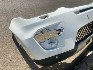 2016 LAND ROVER DISCOVERY 5 SPORT FRONT BUMPER FOR SALE. IN PRISTINE CONDITION