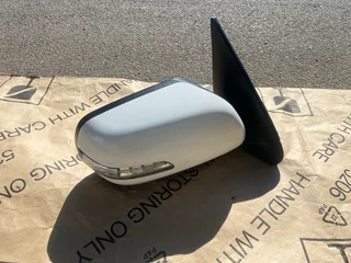 2013 SUZUKI VITARA ELECTRONIC DOOR MIRROR RIGHT SIDE FOR SALE. IN PRISTINE CONDITION