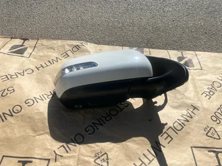 2013 SUZUKI VITARA ELECTRONIC DOOR MIRROR RIGHT SIDE FOR SALE. IN PRISTINE CONDITION
