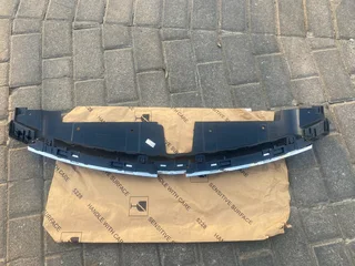 2013 CHEVROLET CRUZE UPPER RADIATOR GRILLE FOR SALE. IN PRISTINE CONDITION