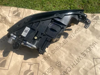 2023 VW T-ROC IQ LED HEADLIGHT LEFT SIDE FOR SALE. IN EXCELLENT CONDITION