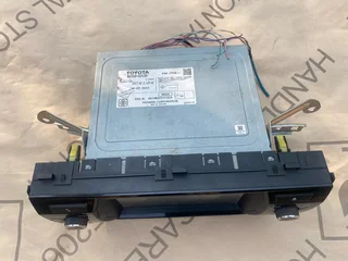 2017 TOYOTA COROLLA PRESTIGE TOUCH SCREEN RADIO FOR SALE. IN PRISTINE CONDITION