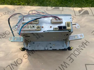 2017 TOYOTA COROLLA PRESTIGE TOUCH SCREEN RADIO FOR SALE. IN PRISTINE CONDITION