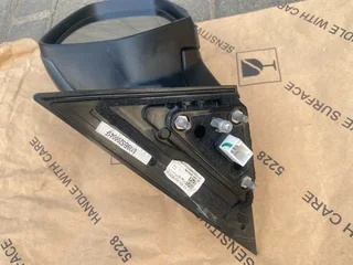 2025 MAHINDRA XUV 3X0 ELECTRONIC AUTO-FOLD DOOR MIRROR RIGHT SIDE FOR SALE. IN EXCELLENT CONDITION