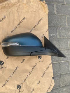 2025 MAHINDRA XUV 3X0 ELECTRONIC AUTO-FOLD DOOR MIRROR RIGHT SIDE FOR SALE. IN EXCELLENT CONDITION