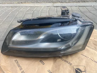 2012 AUDI A5 XENON HEADLIGHT LEFT SIDE FOR SALE. IN PRISTINE CONDITION