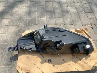 2020 FORD FIESTA HEADLIGHT RIGHT SIDE FOR SALE. IN EXCELLENT CONDITION