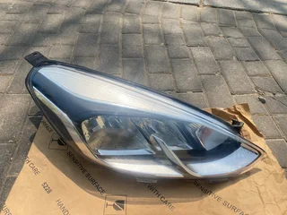 2020 FORD FIESTA HEADLIGHT RIGHT SIDE FOR SALE. IN EXCELLENT CONDITION
