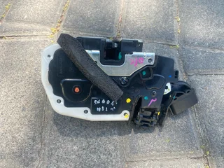 2020 Nissan Almera Right Front Door Lock For Sale. In Pristine Condition