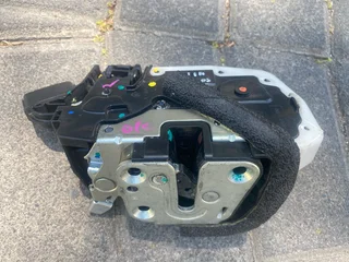 2020 NISSAN ALMERA RIGHT FRONT DOOR LOCK FOR SALE. IN PRISTINE CONDITION