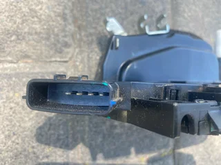 2020 NISSAN ALMERA RIGHT FRONT DOOR LOCK FOR SALE. IN PRISTINE CONDITION