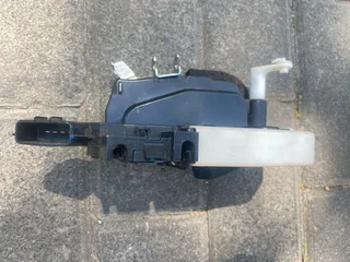 2020 NISSAN ALMERA RIGHT FRONT DOOR LOCK FOR SALE. IN PRISTINE CONDITION