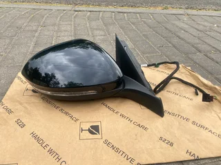 2022 VW T-ROC ELECTRONIC AUTO-FOLD DOOR MIRROR WITH CAMERA RIGHT SIDE FOR SALE.IN PRISTINE CONDITION