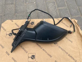 2022 VW T-ROC ELECTRONIC AUTO-FOLD DOOR MIRROR WITH CAMERA RIGHT SIDE FOR SALE.IN PRISTINE CONDITION