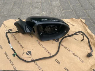 2022 VW T-ROC ELECTRONIC AUTO-FOLD DOOR MIRROR WITH CAMERA RIGHT SIDE FOR SALE.IN PRISTINE CONDITION