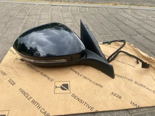 2022 VW T-ROC ELECTRONIC AUTO-FOLD DOOR MIRROR WITH CAMERA RIGHT SIDE FOR SALE.IN PRISTINE CONDITION