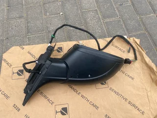 2022 VW T-ROC ELECTRONIC AUTO-FOLD DOOR MIRROR WITH CAMERA RIGHT SIDE FOR SALE.IN PRISTINE CONDITION